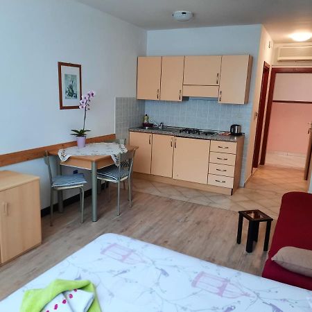Apartmani Lorena Pola Esterno foto