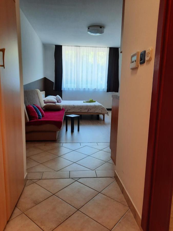 Apartmani Lorena Pola Esterno foto