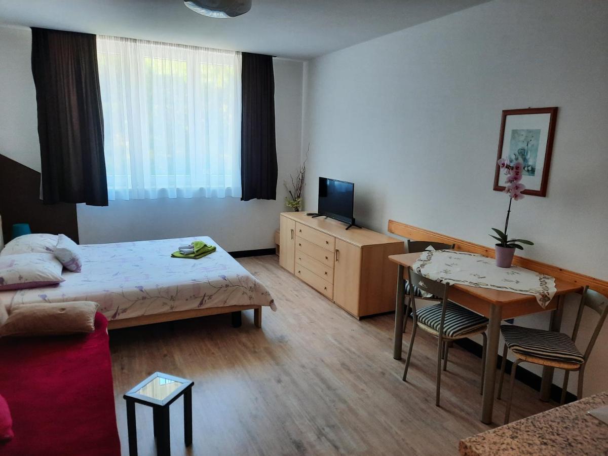 Apartmani Lorena Pola Esterno foto