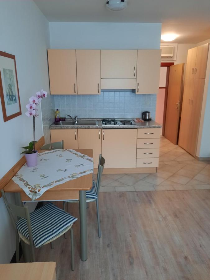 Apartmani Lorena Pola Esterno foto